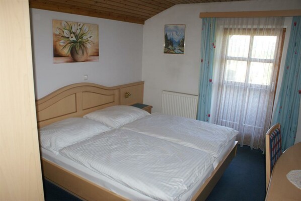 Doppelzimmer mit Balkon | © Familie Freundlinger