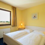 Photo of triple room with shower or bath tub, WC