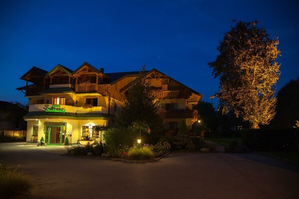 hotel-sallerhof-night