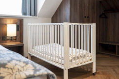 Familienzimmer Gitterbett©LorenzMasser