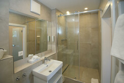 landhotel-santner-zimmer-garten-240624-65-web