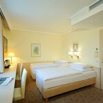 Image de Chambre à deux lits, douche et baignoire, WC, standard | © Hotel Scherer