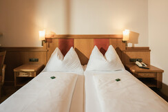 KWER-gasthof-schorn-doppelzimmer-standart03-8882-7