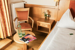 KWER-gasthof-schorn-doppelzimmer-standart03-9824-7