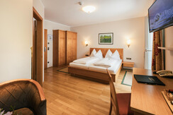 KWER-gasthof-schorn-doppelzimmer-standart04-8959-7