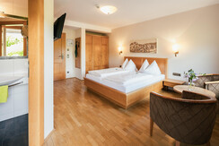 KWER-gasthof-schorn-doppelzimmer-standart15-9337-7