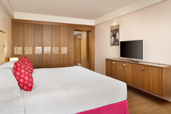 Classic Room City View King 2