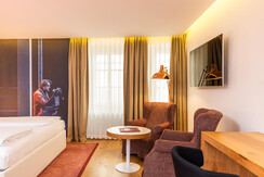 GOLDGASSE-Zimmer-15-GJS-photo-by-michaelgroessinge