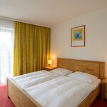 Photo of double room with shower or bath tub, WC