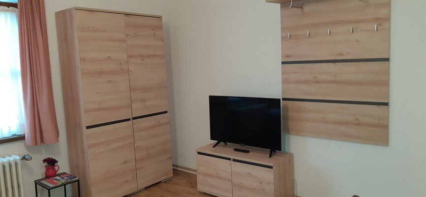 Zweibettzimmer mit TV | © Privatzimmer Haus Schneider