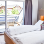 ….. képe 3 ágyas szoba, zuhany vagy fürdőkád, WC, 1 hálószoba